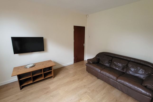 38 Lees Hall Crescent, Manchester photo 2