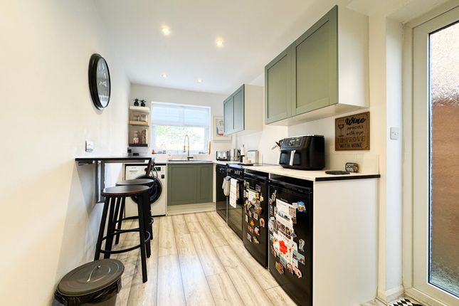 Bromfords Drive, Wickford photo 3