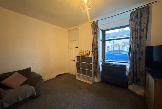 103, Lyndhurst Road, Burnley photo 4