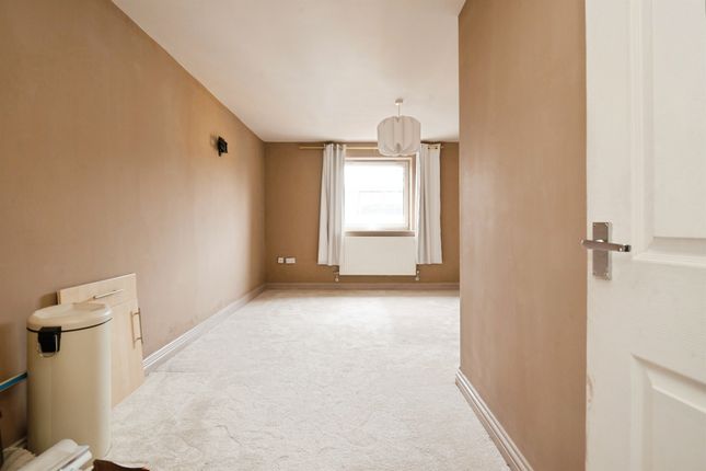 2-bed flat on Windsor Road, Cardiff, £135,000