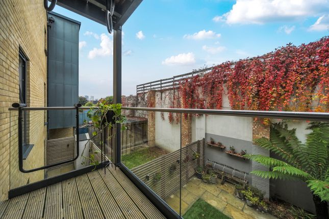 Chiltonian Mews, London photo 4