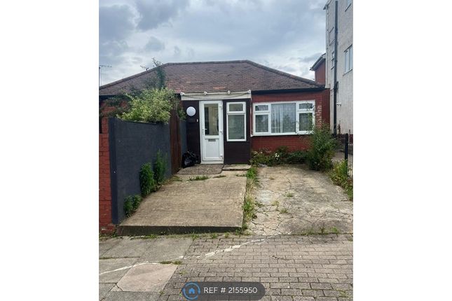 Bungalow to rent in North Circular Road, London
