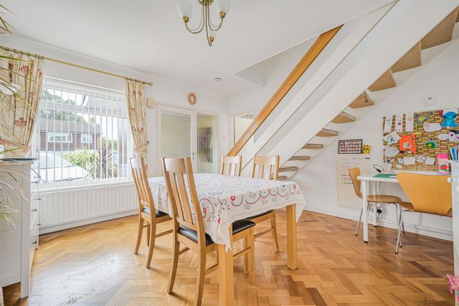 2, Cheriton Avenue, Bromley photo 3