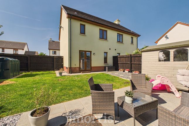 27 Maes Rheithordy, Cardigan photo 2