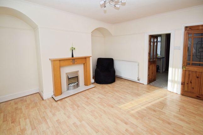 27, Cliffe Terrace, Keighley photo 4