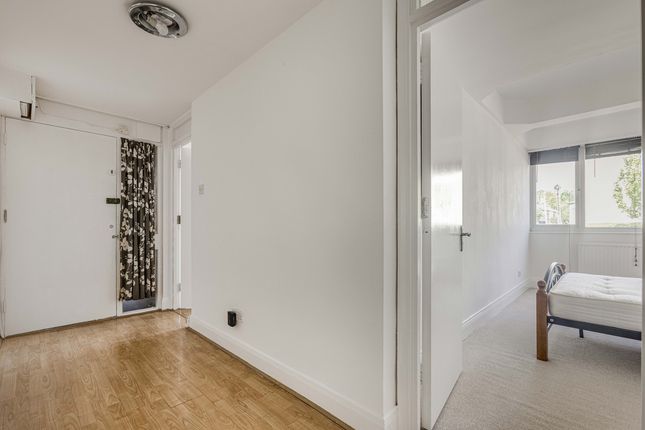 Flat Flat 3, 20, Frogmore, London photo 5