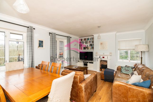 2-bed flat on 6 Featherstone Court, Bunns Lane, London, £359,950