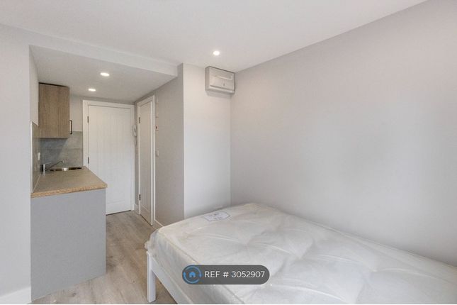 Flat   Billington Road, London photo 3