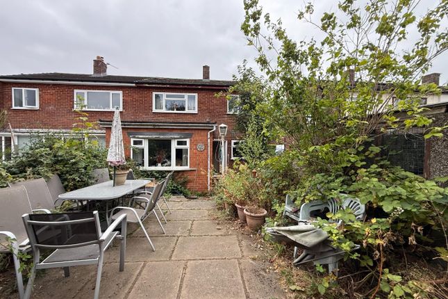 3-bed semi-detached on 8, Wrexhall Road, Dewsbury, £160,000