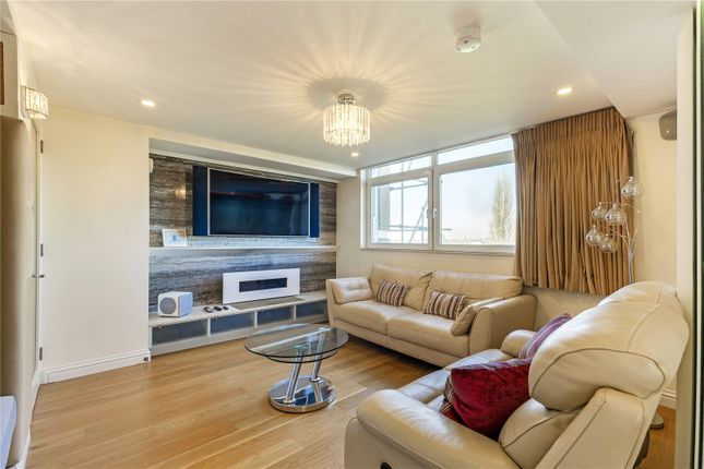 31, Thamespoint, Teddington photo 2
