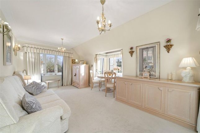 25, St. Martins Mews, Surrey photo 3