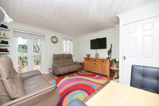 15 Kite Close, Huntingdon photo 2