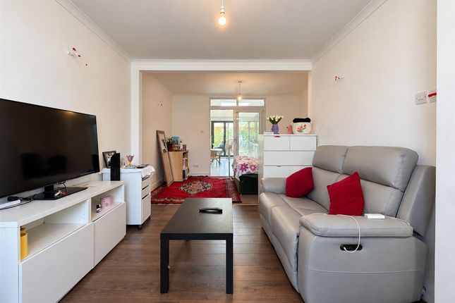 122, Sunningdale Avenue, Hanworth photo 3
