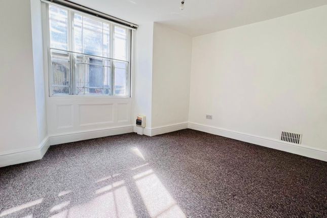 Flat 2, 20, New Street, Penzance photo 2