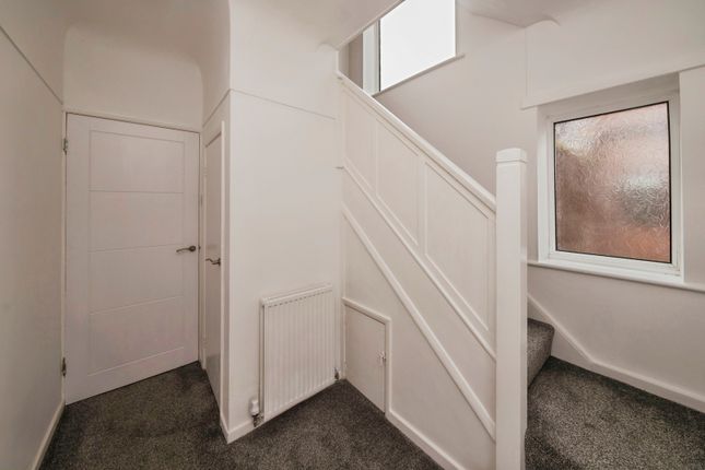 32, Holly Avenue, Merseyside photo 4