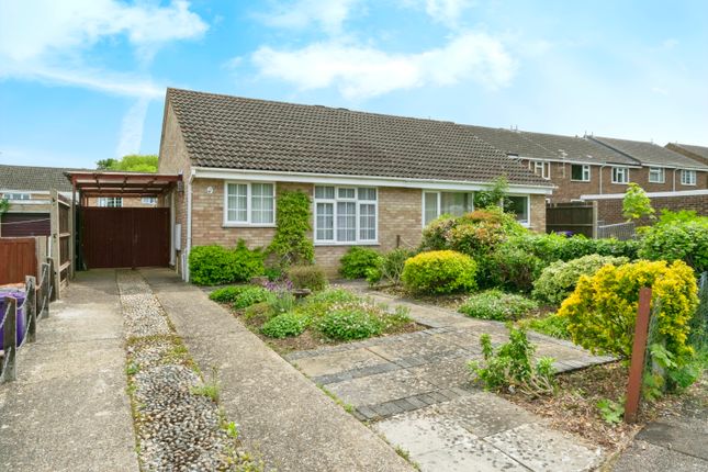 Thumbnail Bungalow for sale in Kipling Close, Hitchin, Hertfordshire