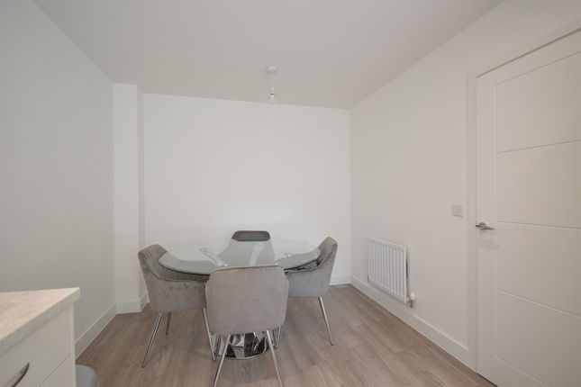 3, Carthouse Mead, West Broyle, Chichester photo 4