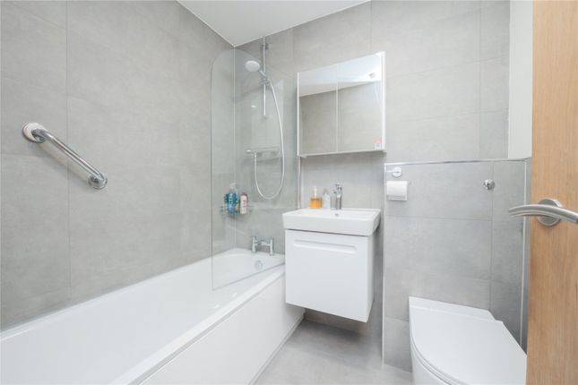 30, Ivybridge Close, Twickenham photo 4
