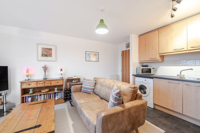 23 Scott Avenue, Putney photo 3