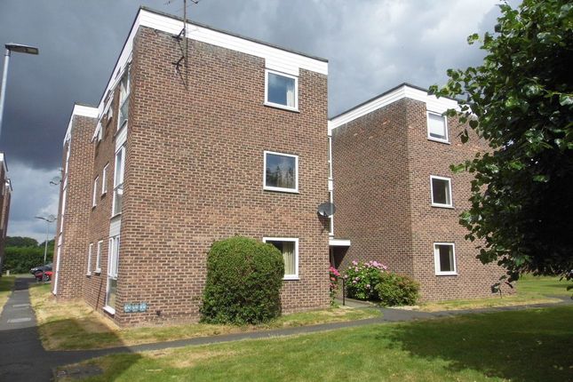 Thumbnail Flat to rent in Crest Court, Bobblestock, Hereford