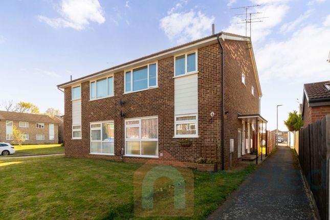 2-bed flat on 18, Hampton Close, Stevenage, £165,000