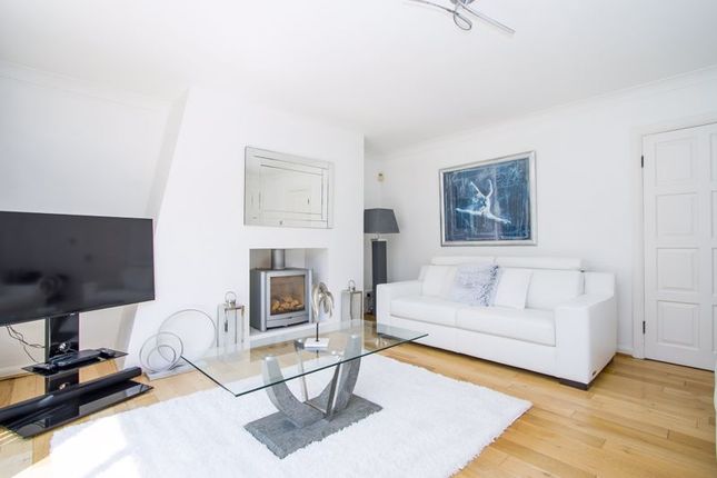 Carinya, Swanbridge Road, Sully photo 3