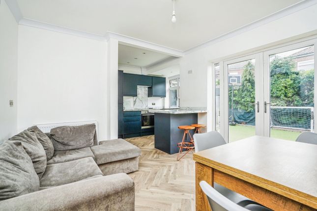 10, Grange Park Rise, Leeds photo 2