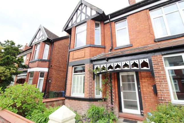 2 bed flat to rent in Beechwood Avenue, Romiley, Stockport SK6
