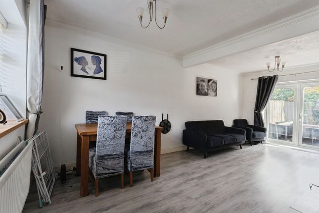 16, Parklands Gardens, Ellesmere Port photo 4