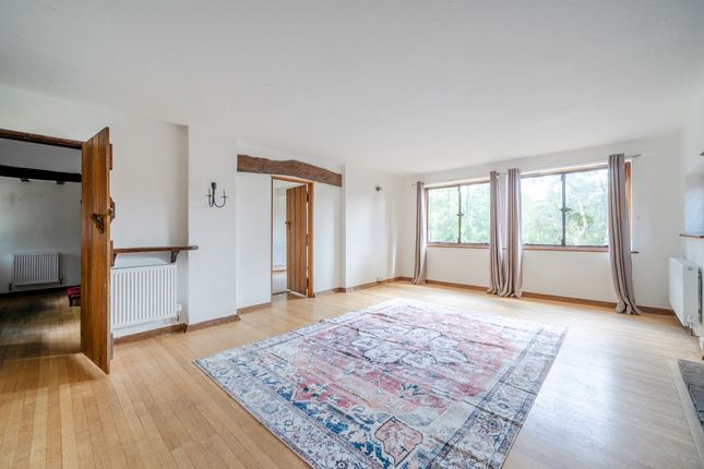 3, Esher Place Avenue, Esher photo 4
