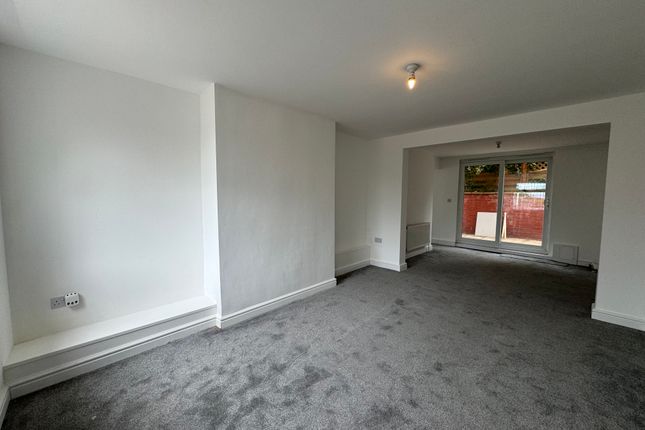 41, Chesterfield photo 2