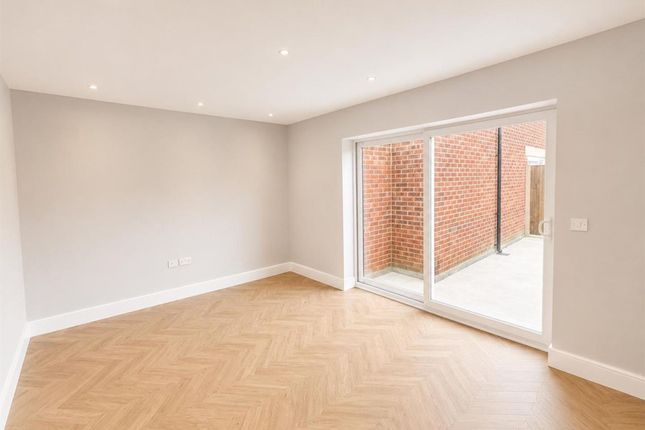 Flat 1, 78 Footscray Road, London photo 4