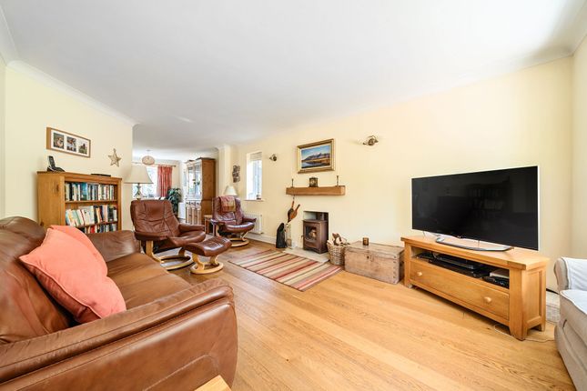 2 Mitchell Gardens, Horsham photo 3