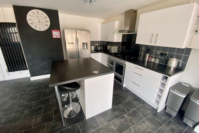 Detached house for sale in High Meadow, Grantham