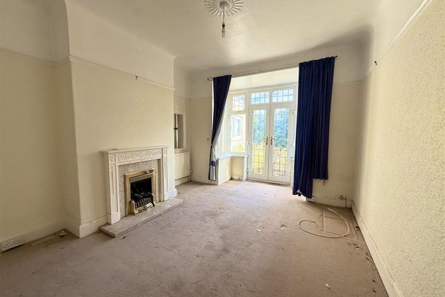 21, Lon Cae Banc, Swansea photo 3