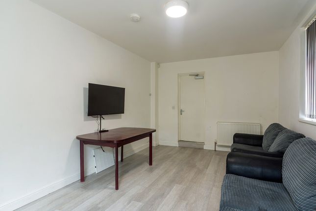 28, Beverley Road, Kingston upon Hull photo 4
