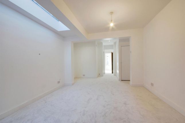 Whippendell Road, Watford photo 2