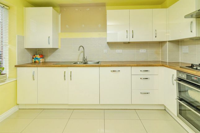 18, Alderney Avenue, Milton Keynes photo 3