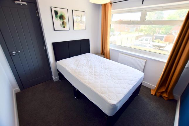Room to rent in Tarrant Walk, Coventry