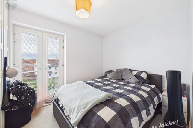 4 Nicholas Charles Crescent, Aylesbury photo 4