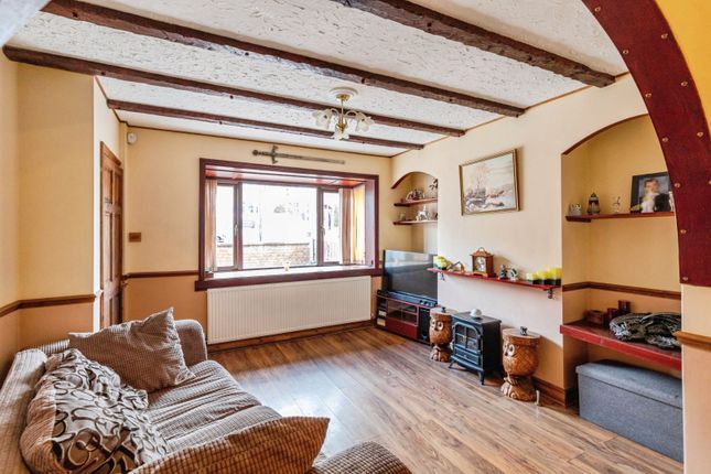 46, Waverley Road, Kettering photo 2