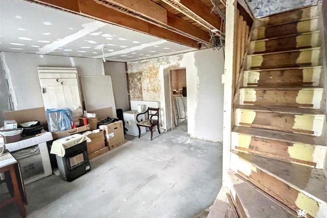 2 Broadway Lodge, Broadway, Carmarthen photo 2