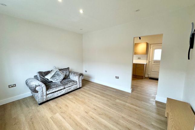 6, Copperfield Drive, LEEDS photo 3