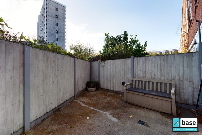 13 Fellows Court, Weymouth Terrace, London photo 3