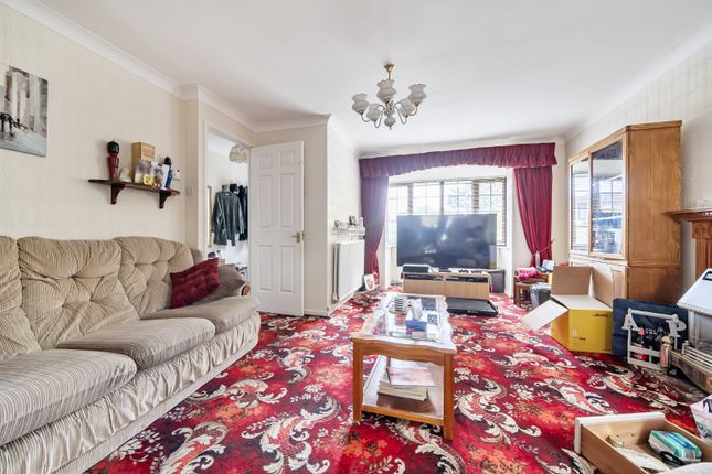 17, Crothall Close, London photo 2