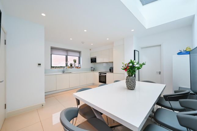 1B,, West Hampstead Mews, London photo 4