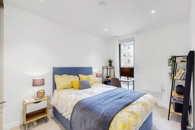 Flat to rent in Dock Street, Tower Hamlets, London