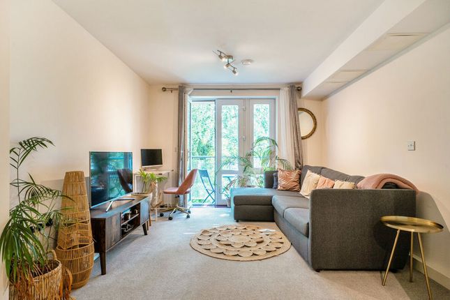 15 Walker House, Partridge Knoll, Purley photo 4