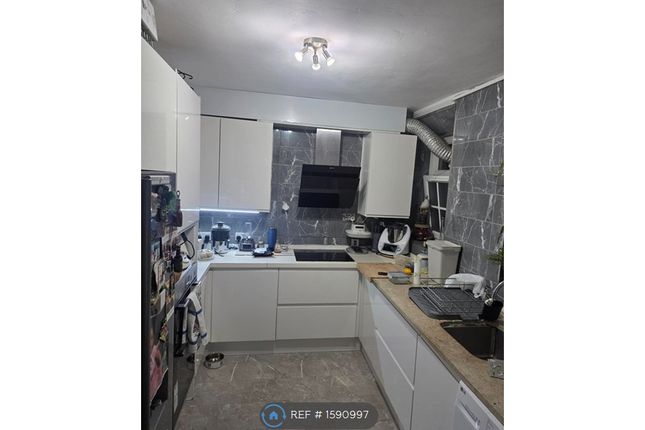 Flat, Seldon House Stewarts Road, Battersea -London photo 3