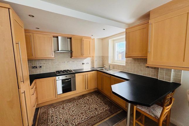 Apartment 14, Chapel Court, Sandmoor Garth, Bradford photo 3